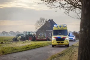 Zwaargewonde man bij ongeluk met trekker in buitengebied Hattemerbroek